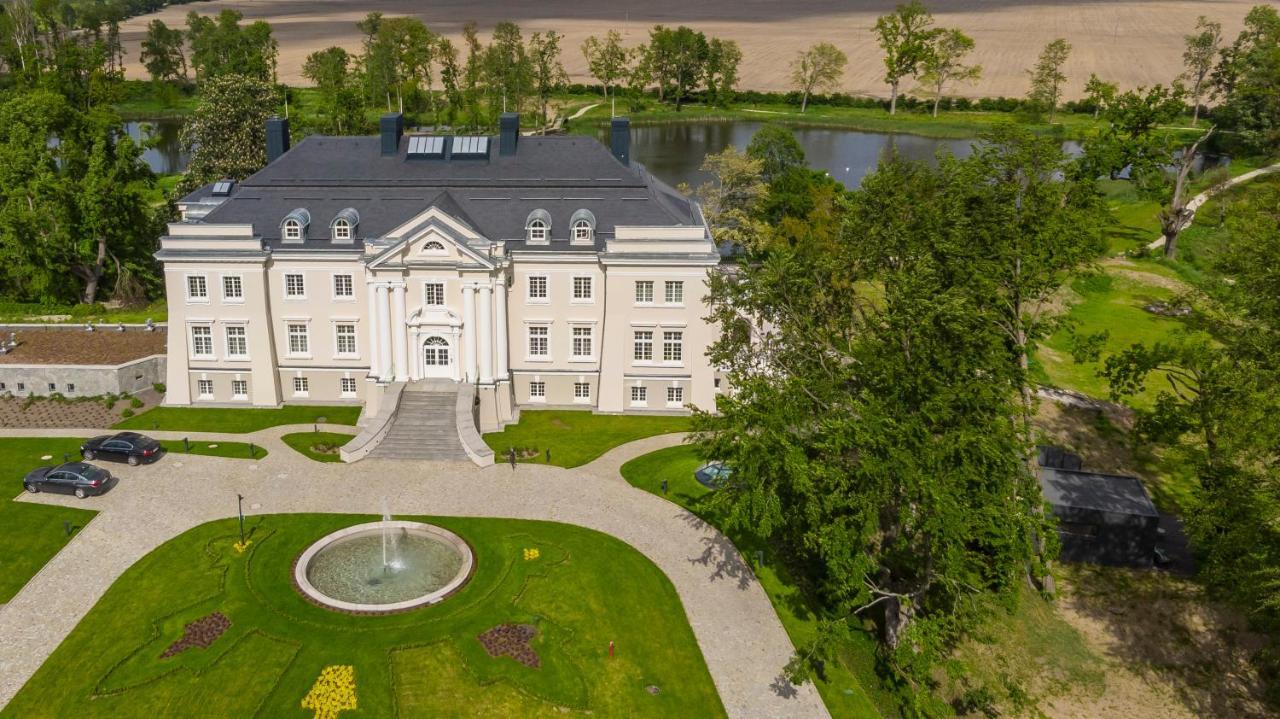 Palac Komierowo Sepolno Krajenskie Экстерьер фото